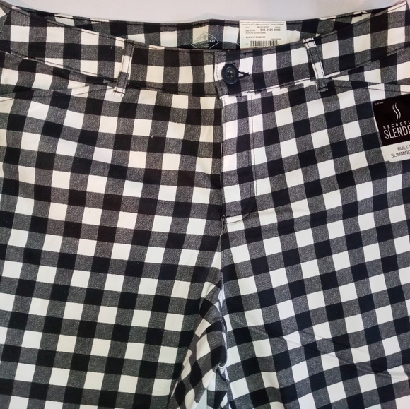 St. John's Bay black amd white checked pattern. - Picture 1 of 8